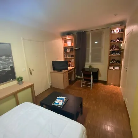 Entire Cozy Near Eiffel Tower In