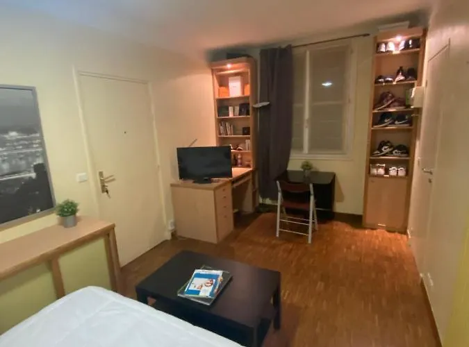 Entire Cozy Near Eiffel Tower In